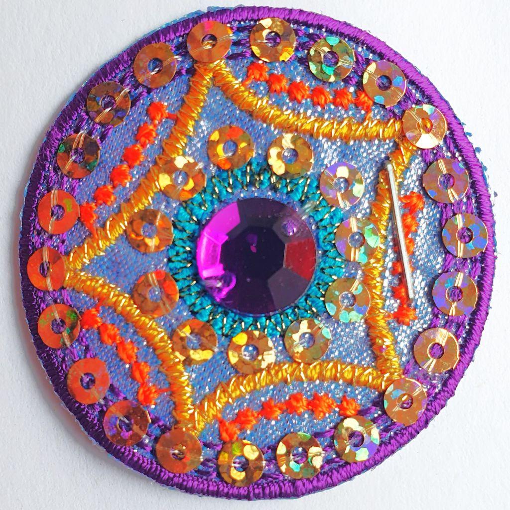 Bügelbild Applikation Mandala blau llila gelb Pailetten