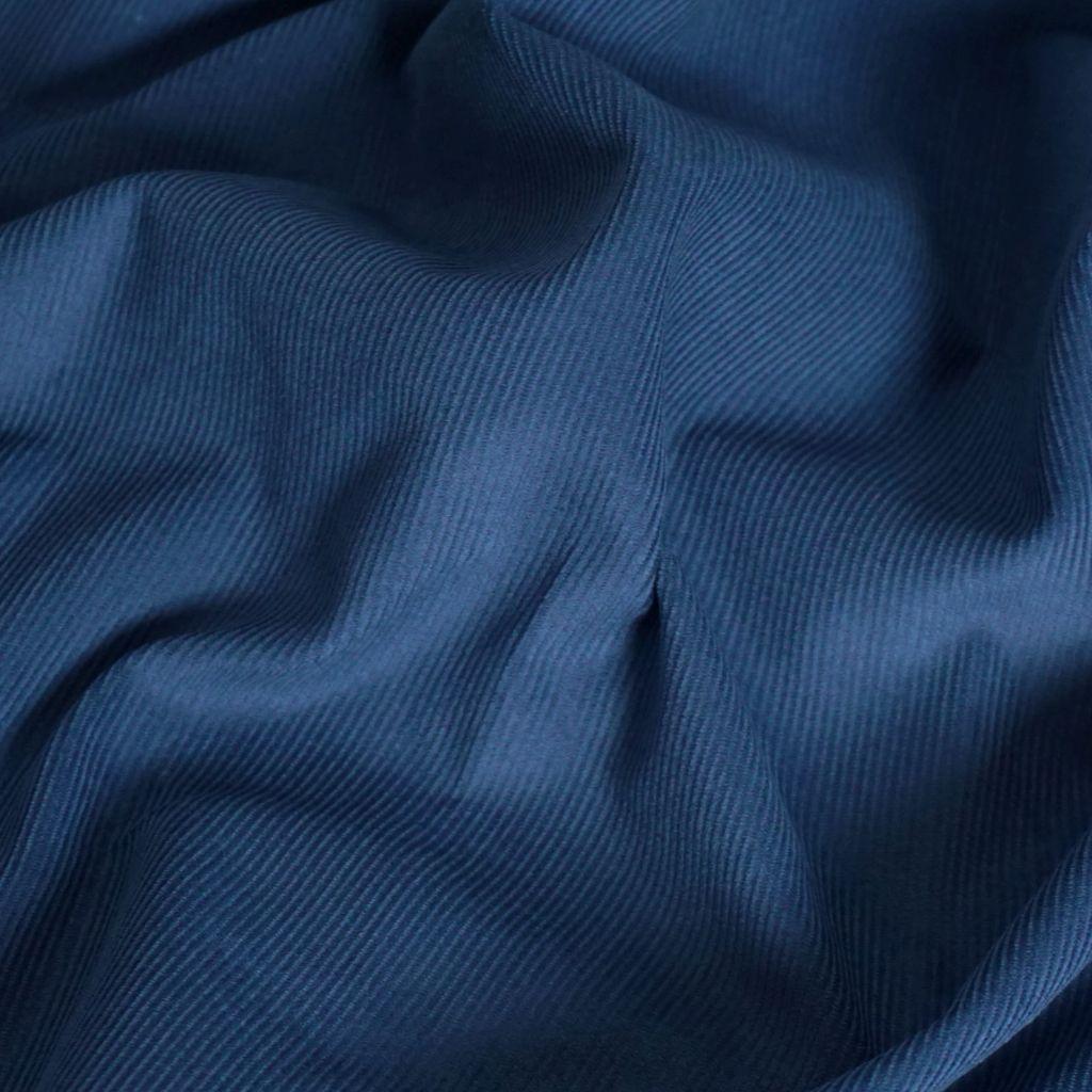 Leichter Babycord aus Baumwolle jeansblau