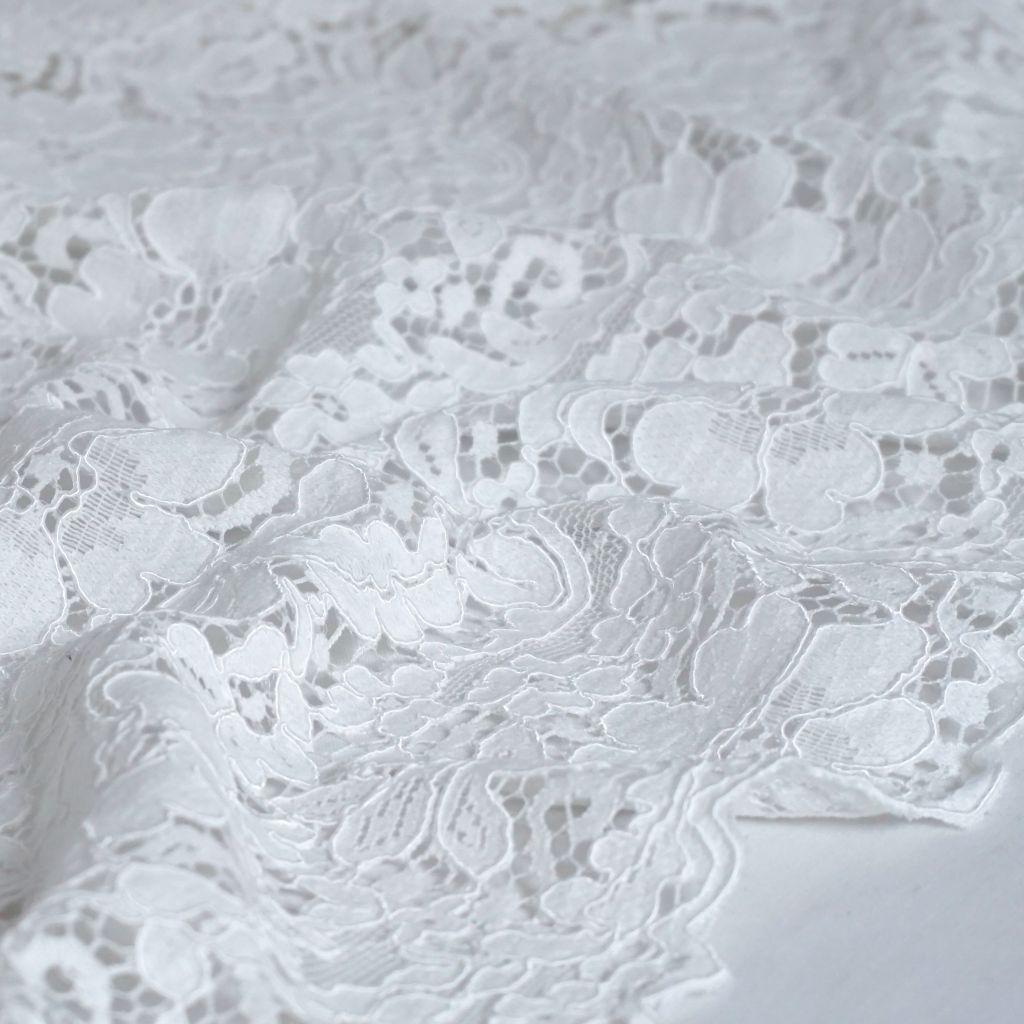 Spitze mit Baumwolle und Bogenkante ecru