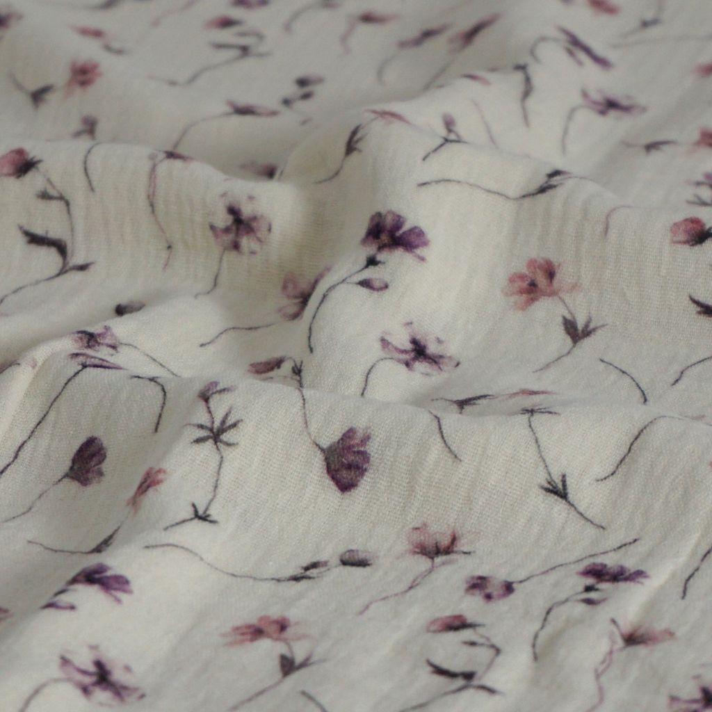 Musselin Double Gauze zarte lila Blüten auf ecru