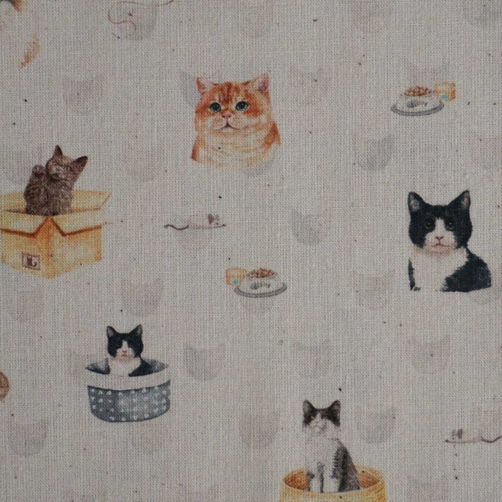 Baumwollstoff Motivdruck Katzenköpfe Katzensachen hell