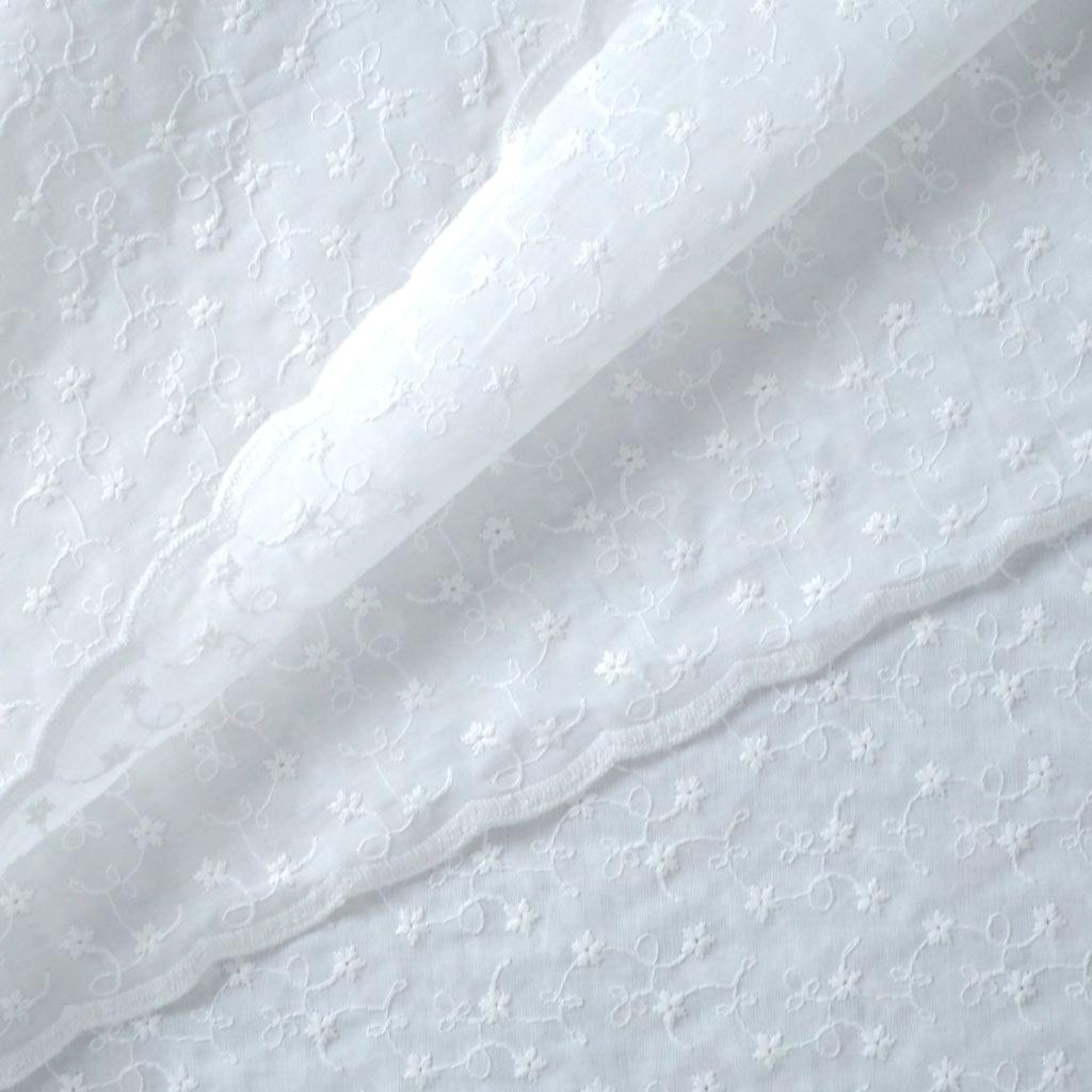 Lochstickerei leichte Baumwolle Blümchen mit Bogenkante weiß