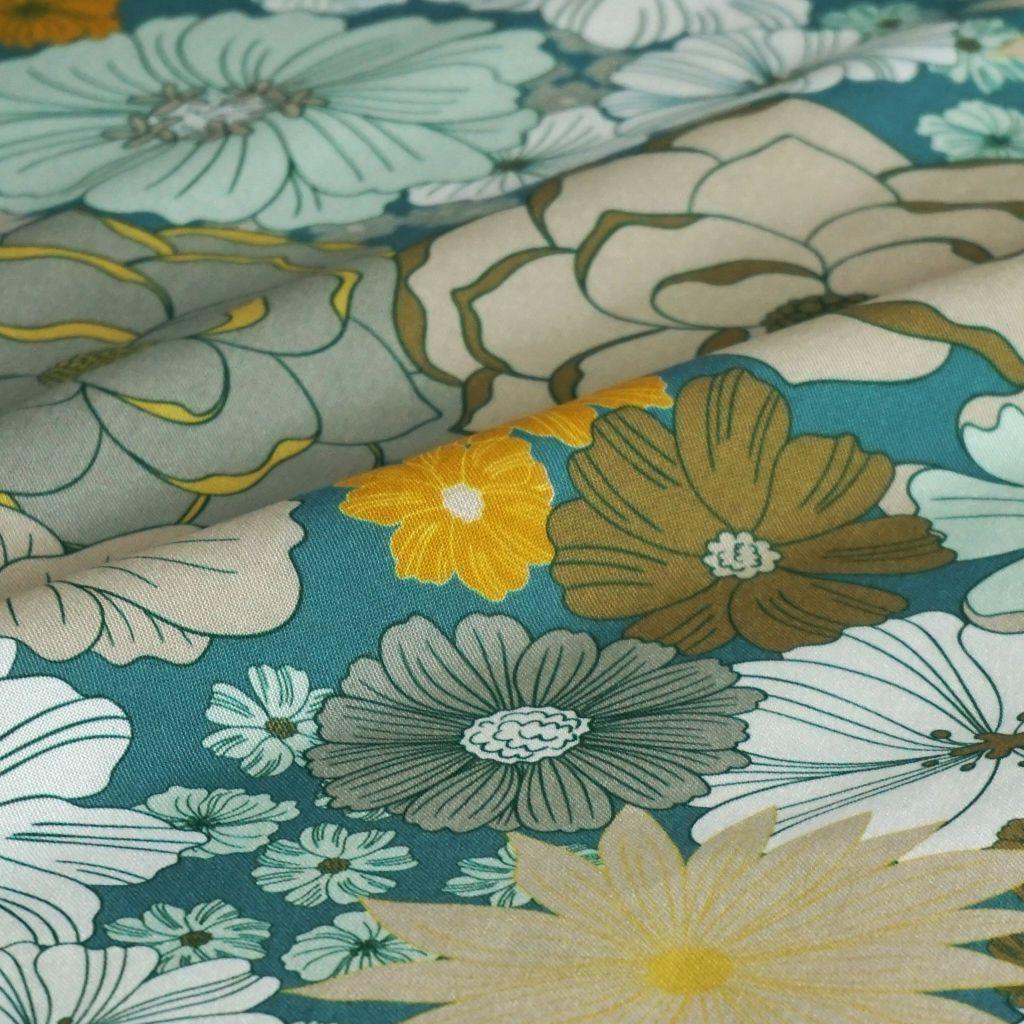 Viskose Druck Retro Blütenmischung petrol mint grün