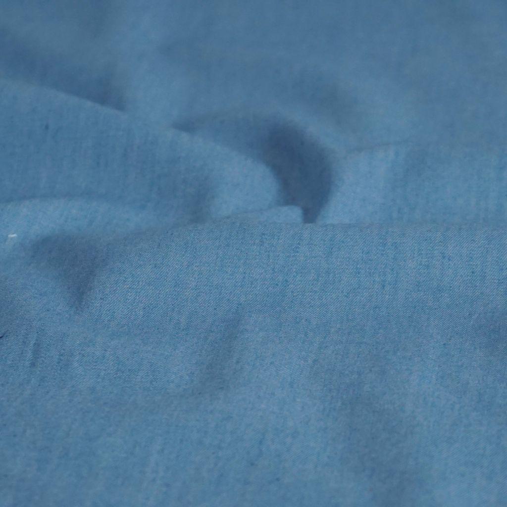 Sommer-Jeans leicht hellblau