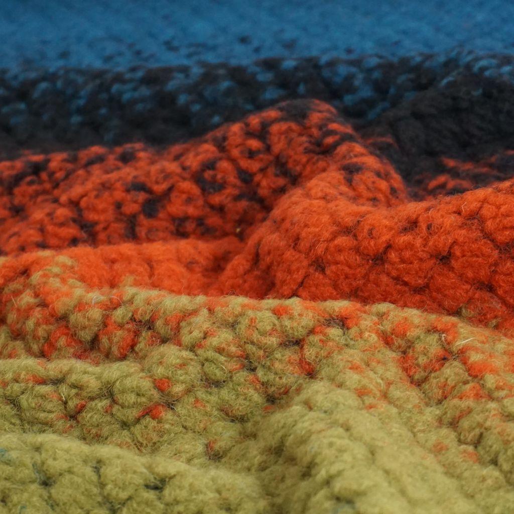 Bouclestrick Walk Jacquard Verlauf gelb orange blau