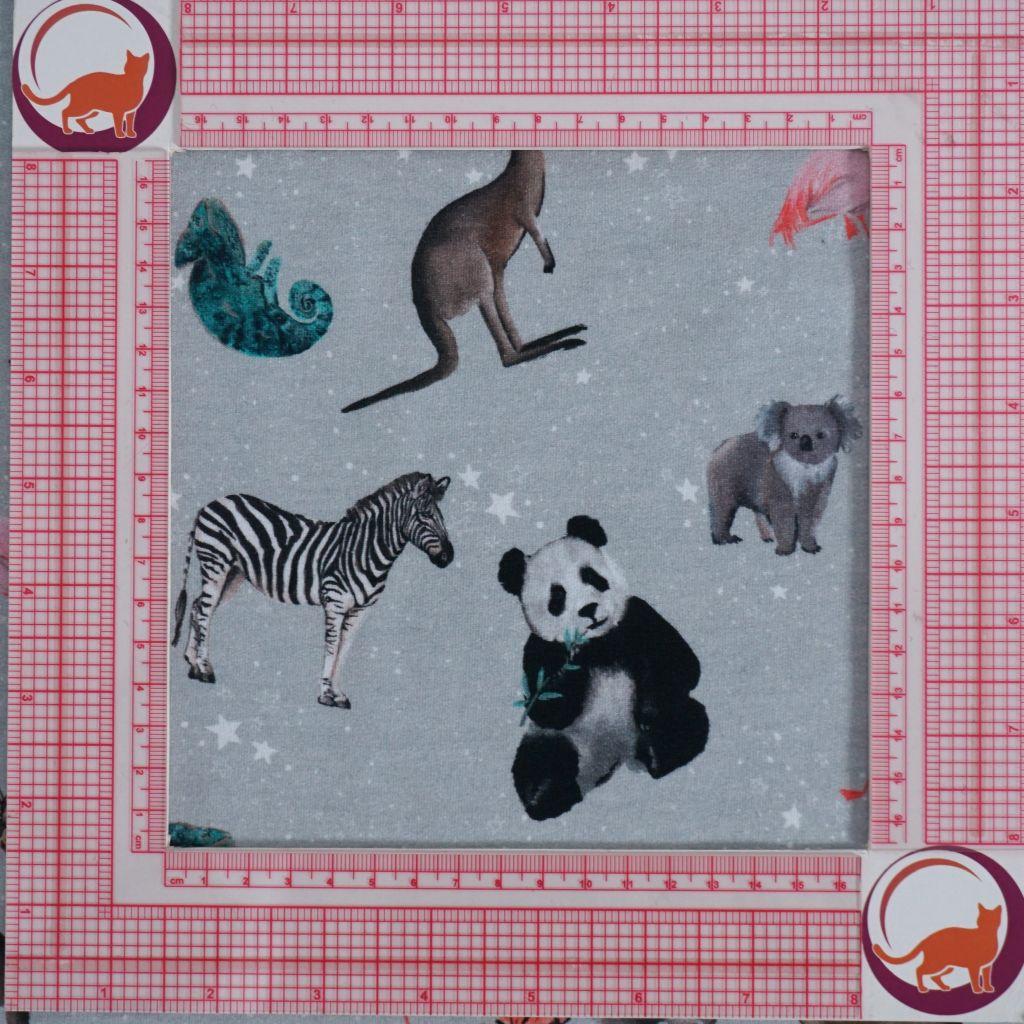 French Terry Tiere Zebra Koala Känguru Panda Chamäleon grau